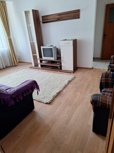 Metrou, 3 camere Titan, Piata Trapezului,